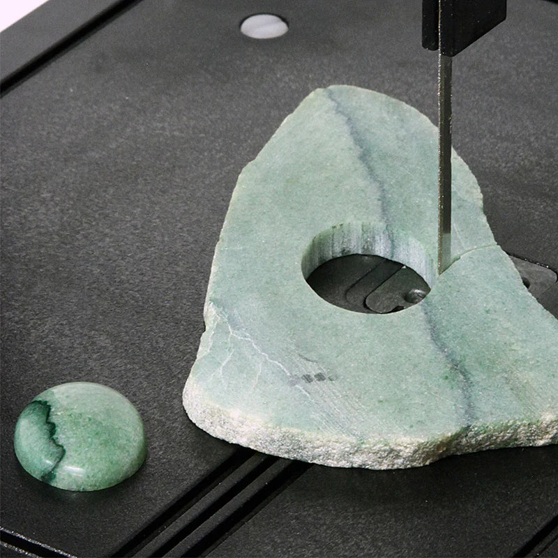close up of lapidary bandsaw db-100 cutting through a stone with a diamond band saw blade